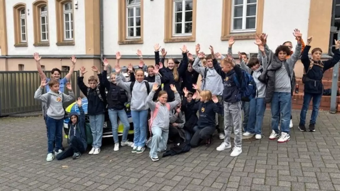 POL-PDMT: Nachwuchswerbung bei der Polizeiinspektion Montabaur Der Polizeiberuf- Ein Job wie kein anderer - Bild: presseportal.de