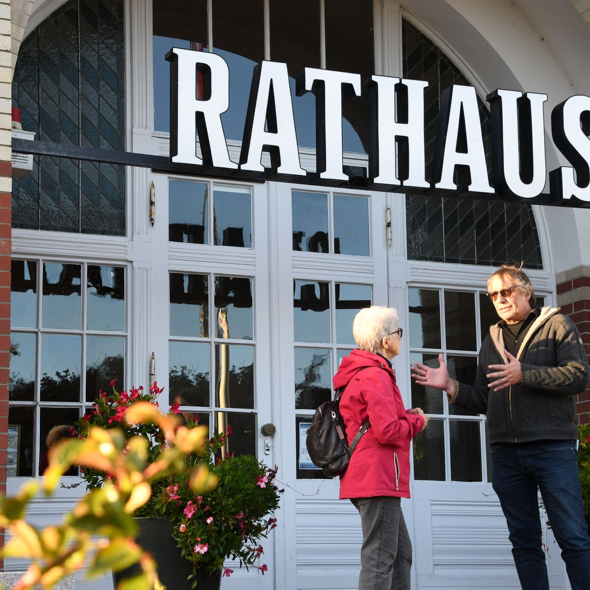 Am 2. Oktober hatte der Gemeindeabstimmungsausschuss in Westerland getagt. Dort wurde das bisher vorläufige Abstimmungsergebnis beschlossen und Nikolas Häckel in den einstweiligen Ruhestand versetzt.  - Foto: Lea Albert/dpa