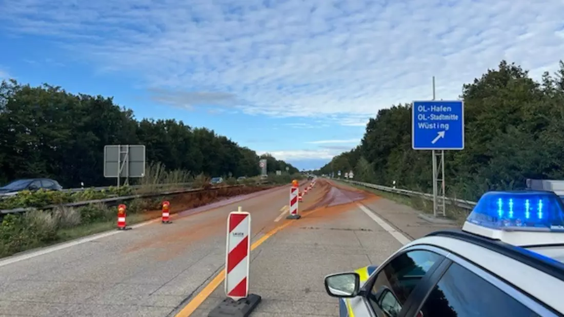 POL-OL: +++ Pressemitteilung des Autobahnpolizeikommissariats Oldenburg: Gefahrenstelle auf A29, Höhe AS Ol-Hafen - Austritt von Eisenschlamm +++ - Bild: presseportal.de