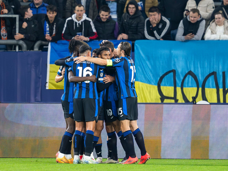 Atalanta Bergamo gewann in der Champions League souverän im Stadion des FC Schalke. - Foto: David Inderlied/dpa