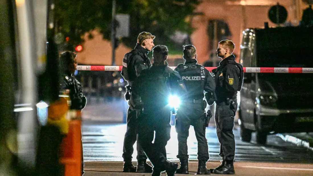 Ein junger Mann muss wegen Mordes mehrere Jahre in Haft. (Foto-Archiv) - Bild: Marius Bulling/dpa