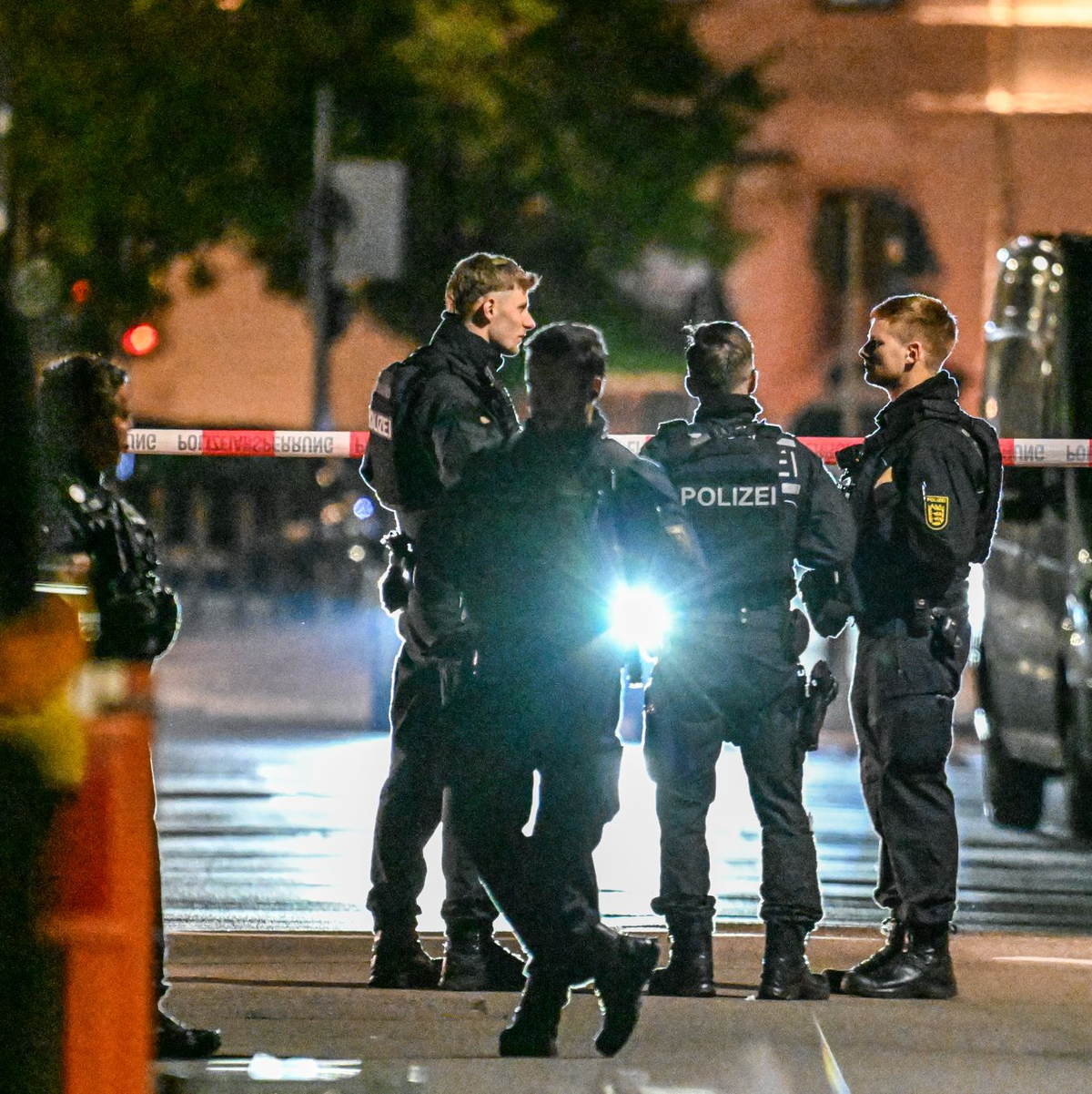 Nach Schüssen in einer Bar in Göppingen ist ein Mann gestorben. Nach dem Verdächtigen wird weiter gefahndet. - Foto: Marius Bulling/dpa