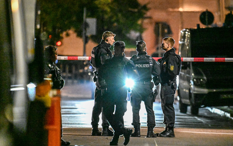 Nach Schüssen in einer Bar in Göppingen ist ein Mann gestorben. Nach dem Verdächtigen wird weiter gefahndet. - Foto: Marius Bulling/dpa