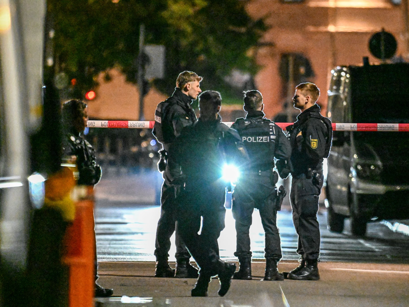 Nach Schüssen in einer Bar in Göppingen ist ein Mann gestorben. Nach dem Verdächtigen wird weiter gefahndet. - Foto: Marius Bulling/dpa