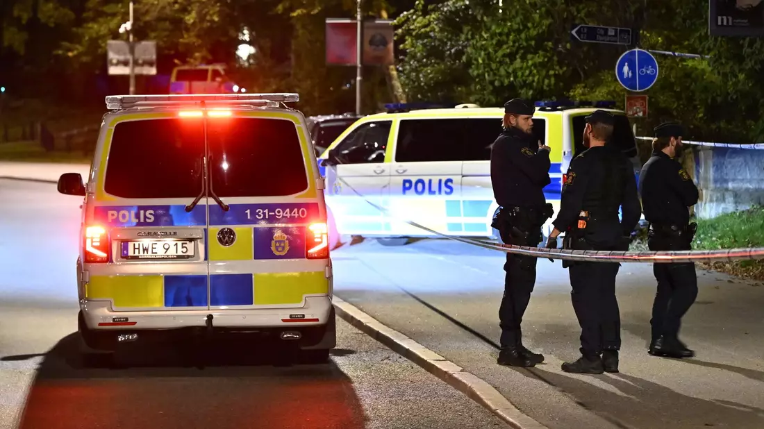 Bereits in der vergangenen Nacht war die Polizei wegen eines Vorfalls vor der israelischen Botschaft ausgerückt. (Illustration) - Bild: Anders Wiklund/TT News Agency/AP/dpa