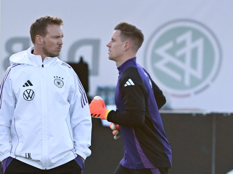 Julian Nagelsmann hält den Platz im Tor für ter Stegen frei, sofern er fit wird.  - Foto: Arne Dedert/dpa