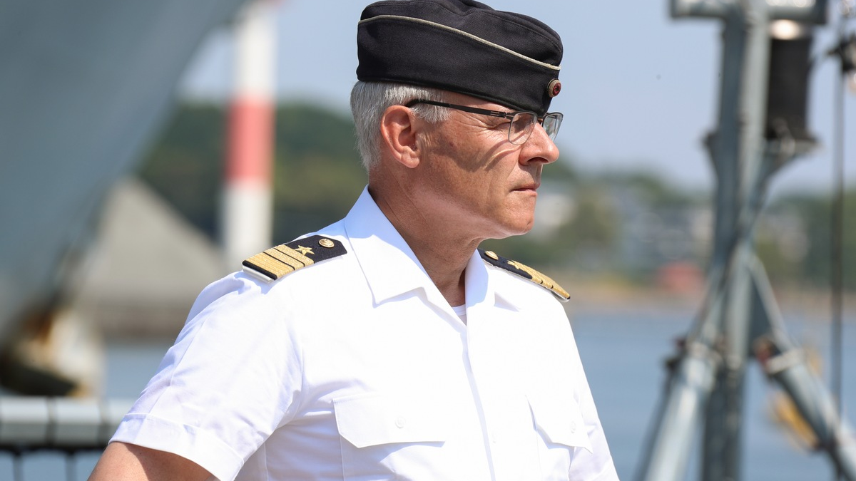 Pressestatement des Inspekteurs der Marine zum Tag der Deutschen Einheit in Singapur - Foto: presseportal.de