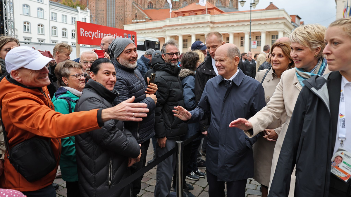Kanzler Scholz sieht die Deutsche Einheit noch nicht vollendet, aber doch weit fortgeschritten. - Foto: Jens Büttner/dpa
