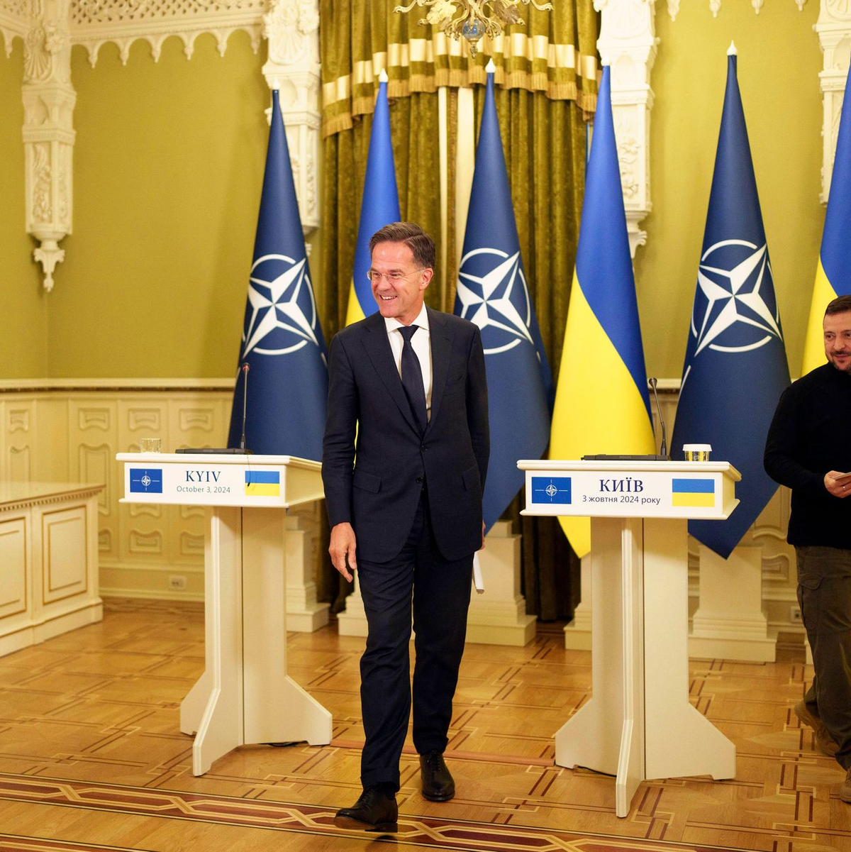 Selenskyj würdigt Ruttes Antrittsbesuch in Kiew. - Foto: Evgeniy Maloletka/AP