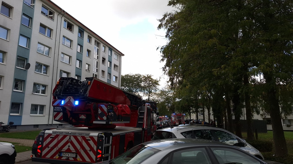 FW Düren: Feuer im Mehrfamilienhaus - Menschenleben in Gefahr - Foto: presseportal.de