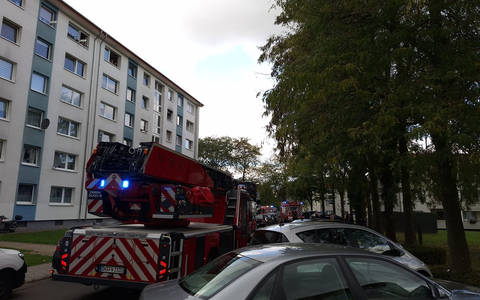 FW Düren: Feuer im Mehrfamilienhaus - Menschenleben in Gefahr - Foto: presseportal.de