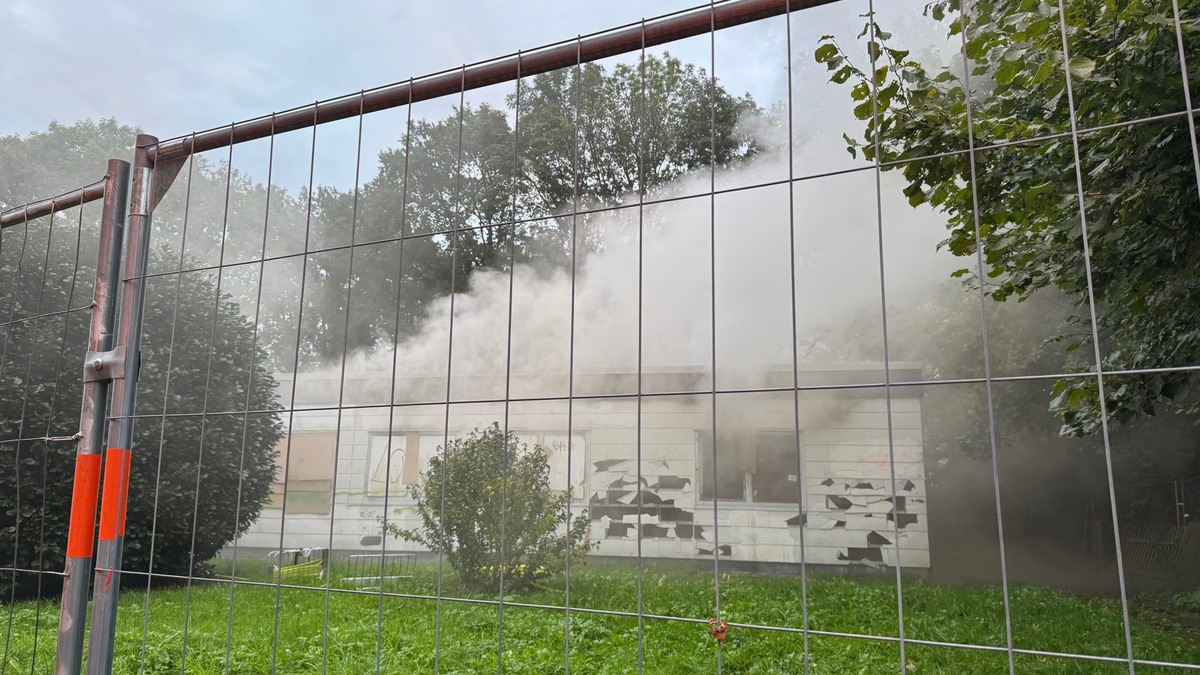 FW Hannover: Erneuter Brand auf dem Gelände der ehemaligen Radrennbahn Hannover Wülfel - Foto: presseportal.de