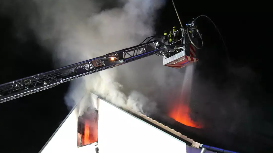 FW Celle: Wohnung in Vollbrand / Vier verletzte Personen - Bild: presseportal.de