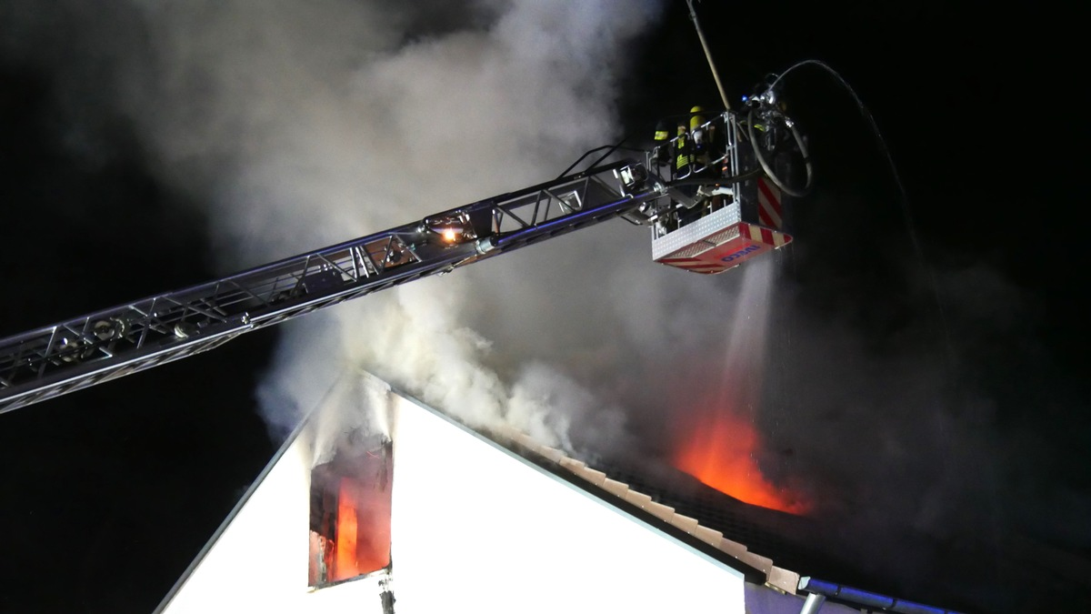 FW Celle: Wohnung in Vollbrand / Vier verletzte Personen - Foto: presseportal.de