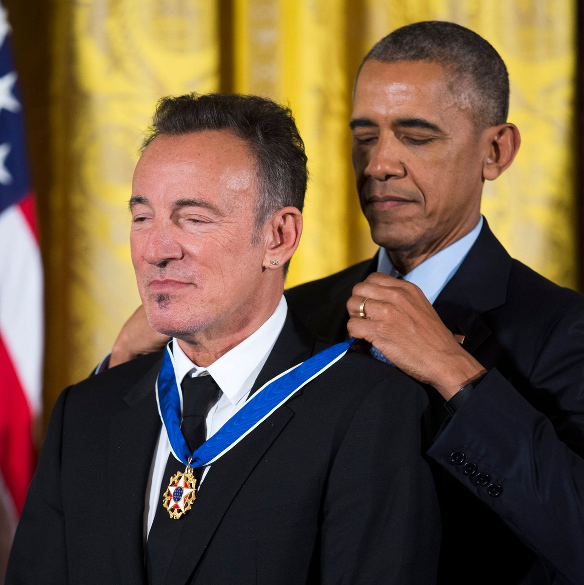 Der damalige US-Präsident Barack Obama hatte Springsteen die Freiheitsmedaille verliehen. - Foto: Shawn Thew/epa/dpa