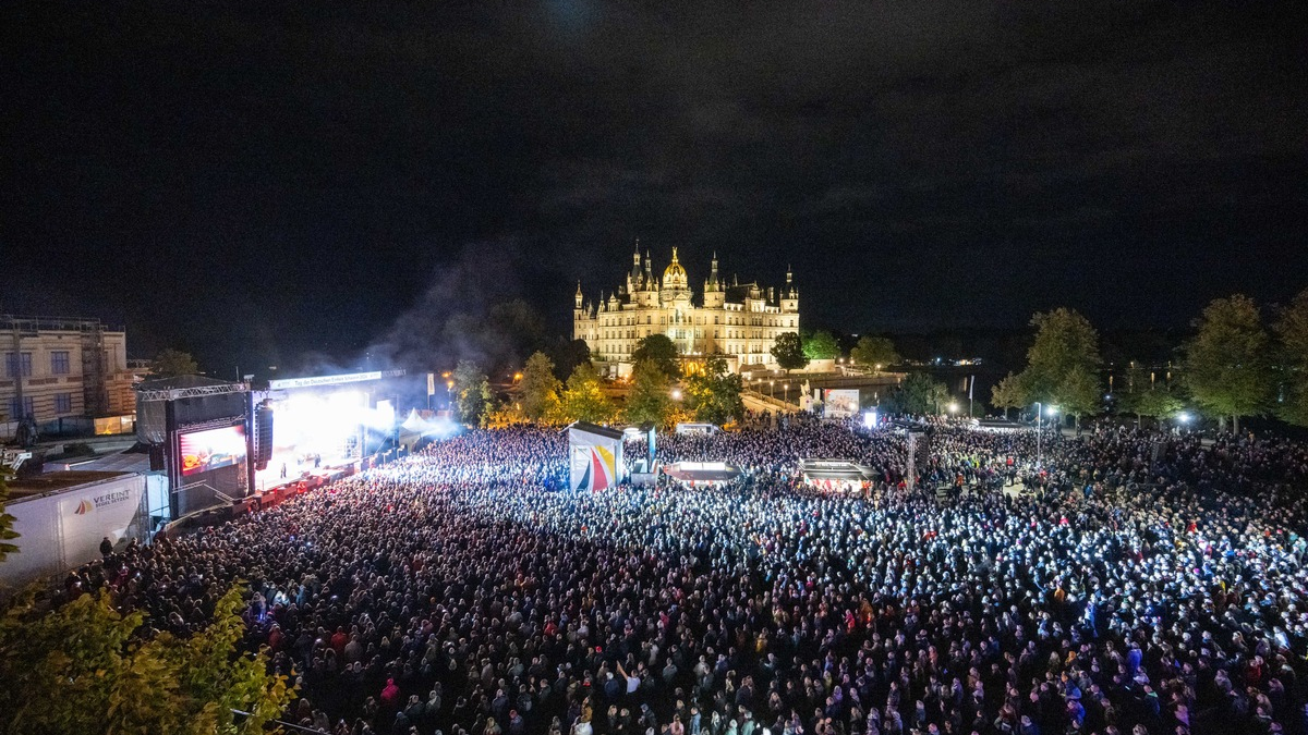 Das Bürgerfest am Tag der Deutschen Einheit 2024: Schwerin begeistert am 3. Oktober mit buntem, hochkarätigem Programm - Foto: presseportal.de
