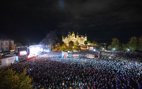 Das BĂŒrgerfest am Tag der Deutschen Einheit 2024: Schwerin begeistert am 3. Oktober mit buntem, hochkarĂ€tigem Programm - Foto: presseportal.de Das BĂŒrgerfest am Tag der Deutschen Einheit 2024: Schwerin begeistert am 3. Oktober mit buntem, hochkarĂ€tigem Programm - Foto: presseportal.de