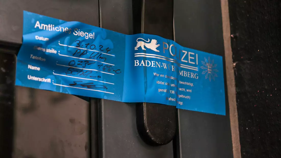 In einer Bar in Göppingen wird geschossen, die Fahndungen laufen auf Hochtouren. - Bild: Christian Wiediger/onw-images/dpa