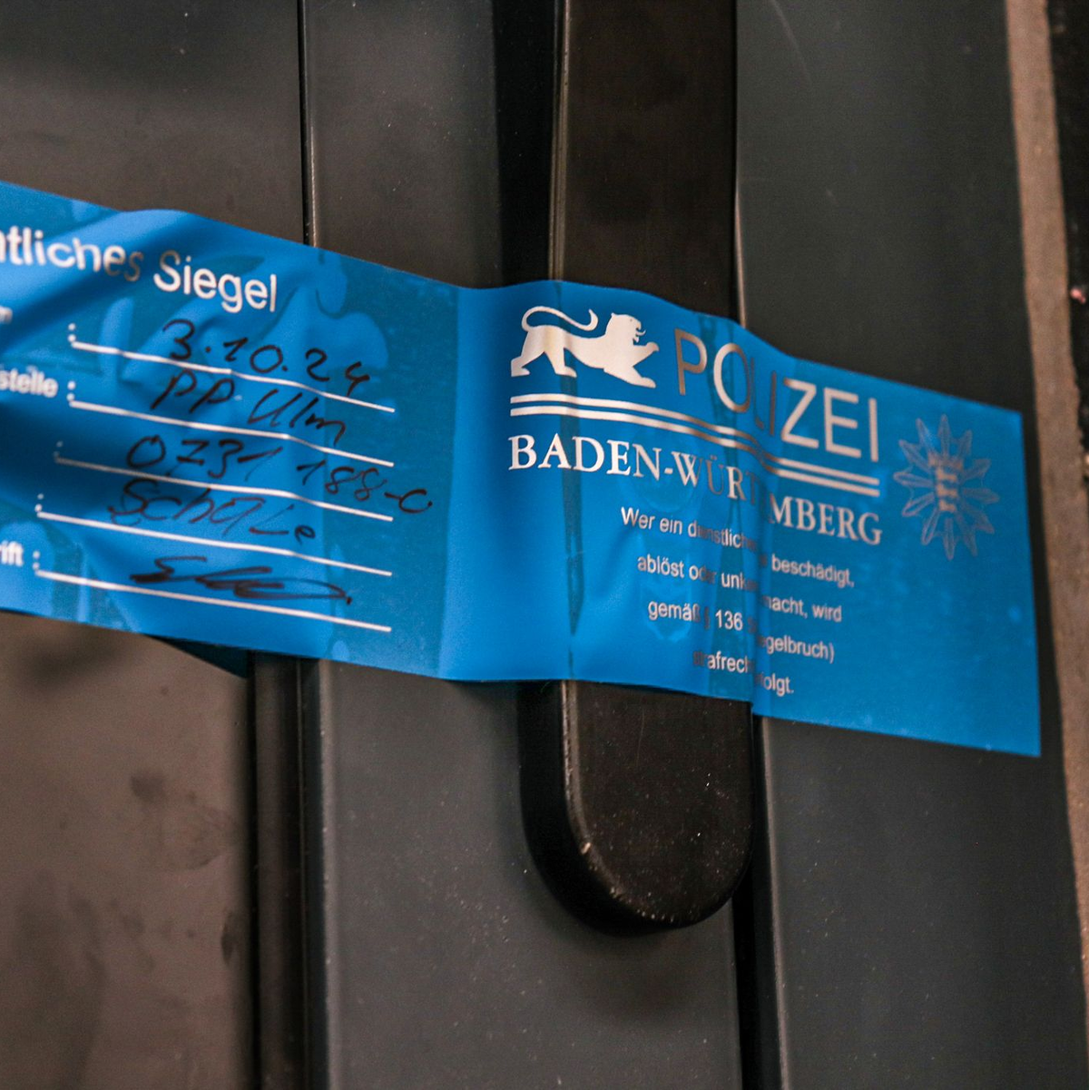 In einer Bar in Göppingen wurde geschossen, die Fahndungen laufen auf Hochtouren. - Foto: Christian Wiediger/onw-images/dpa