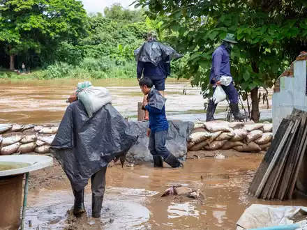 Zum zweiten Mal innerhalb weniger Tage steht die Tempelstadt unter Wasser. - Foto: Pongmanat Tasiri/SOPA Images via ZUMA Press Wire/dpa