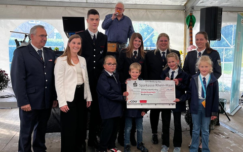 FW-KLE: CDU Gemeindeverband Bedburg-Hau spendet für die Kinderfeuerwehr - Foto: presseportal.de