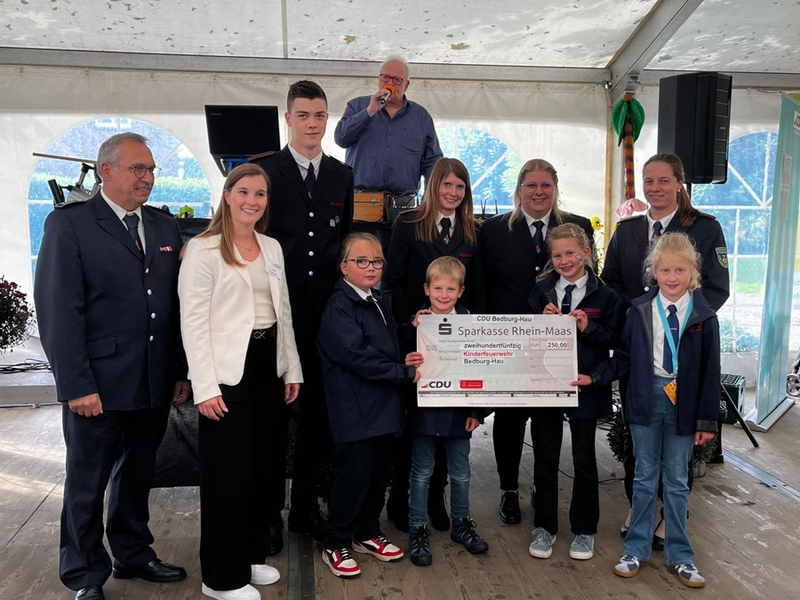 FW-KLE: CDU Gemeindeverband Bedburg-Hau spendet für die Kinderfeuerwehr - Foto: presseportal.de