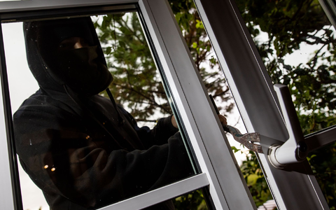 Die Bewohnerin konnte aus Angst zwei Wochen nicht in ihrer Wohnung übernachten. (Archivbild) - Foto: Philipp von Ditfurth/dpa