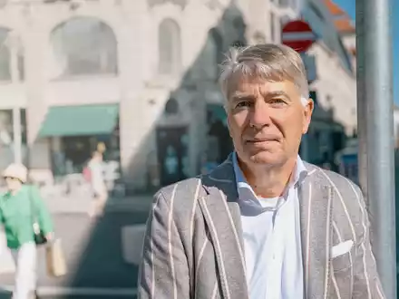 Pharmabranchen-Chef Han Steutel: Fachkräfte ohne Hürden rasch hierherholen / Der Präsident des Verbands forschender Pharma-Unternehmen (vfa) im Interview mit der Apotheken Umschau - Foto: presseportal.de
