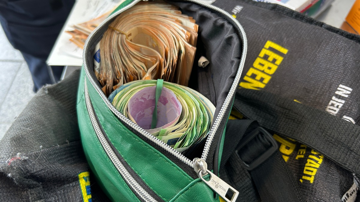 HZA-F: Groß angelegte Kontrolle des grenzüberschreitenden Barmittelverkehrs - Zoll deckt Bargeldschmuggel in Höhe von über einer dreiviertel Million Euro am Frankfurter Flughafen auf- - Foto: presseportal.de