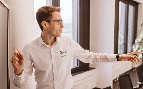 Sally AI: Warum Unternehmen auf automatische Meeting-Transkription setzen sollten - Foto: presseportal.de