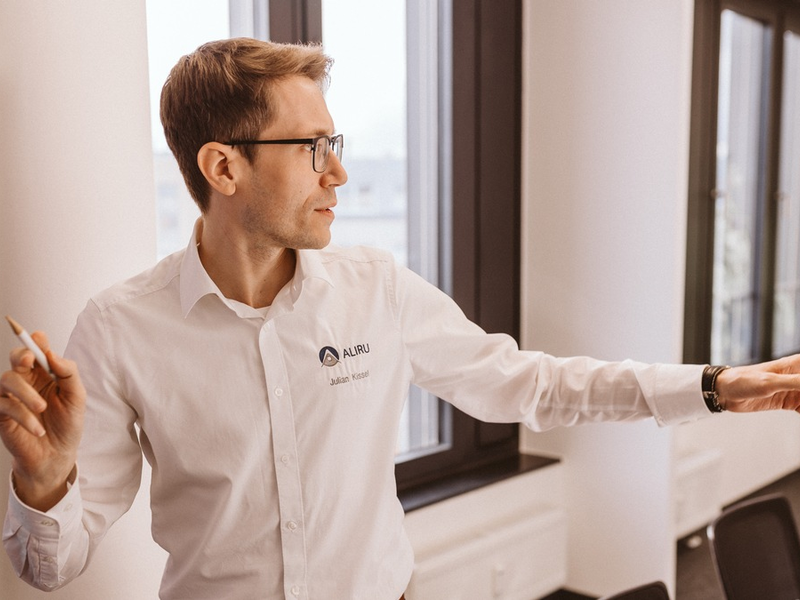 Sally AI: Warum Unternehmen auf automatische Meeting-Transkription setzen sollten - Foto: presseportal.de