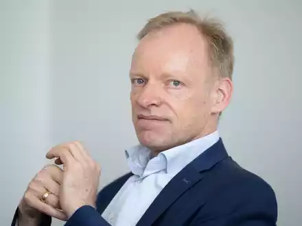 Der Ifo-Chef mahnt zu Zurückhaltung beim Tarifabschluss. - Foto: Sebastian Kahnert/dpa