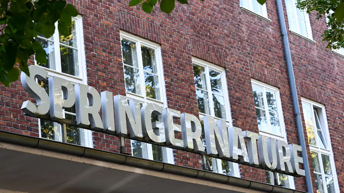 Der Wissenschaftsverlag Springer Nature hat ein erfolgreiches Börsendebüt hingelegt (Archivbild). - Bild: Jens Kalaene/dpa