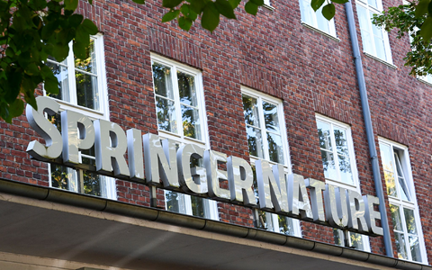 Der Wissenschaftsverlag Springer Nature hat ein erfolgreiches Börsendebüt hingelegt (Archivbild). - Foto: Jens Kalaene/dpa