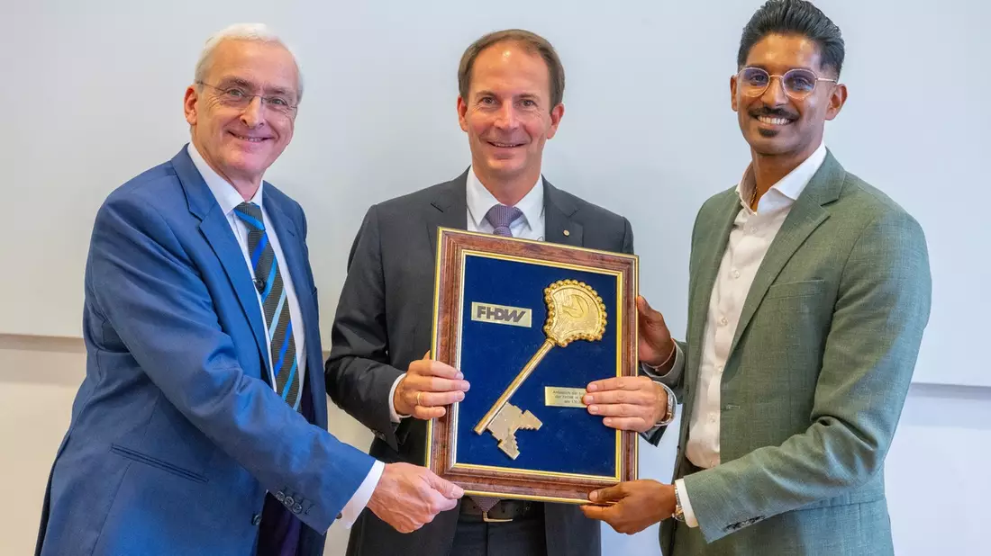 Zehn Jahre erfolgreicher Campus Marburg / Deutsche Vermögensberatung und Fachhochschule der Wirtschaft feiern Jubiläum und Übergabe an neue Campusleitung - Bild: presseportal.de