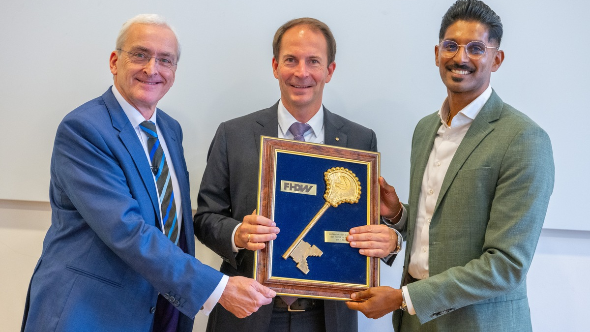Zehn Jahre erfolgreicher Campus Marburg / Deutsche Vermögensberatung und Fachhochschule der Wirtschaft feiern Jubiläum und Übergabe an neue Campusleitung - Foto: presseportal.de