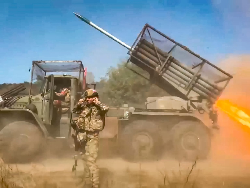 Russische Truppen rücken in der Ostukraine weiter vor, doch US-Experten sehen den Höhepunkt der Offensive bald überschritten. (Archivbild) - Foto: Uncredited/Russian Defense Ministry Press S/AP