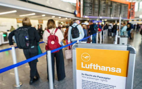 Bislang müssen Airlines ihre Passagiere ab drei Stunden Verspätung finanziell entschädigen.  - Foto: Andreas Arnold/dpa