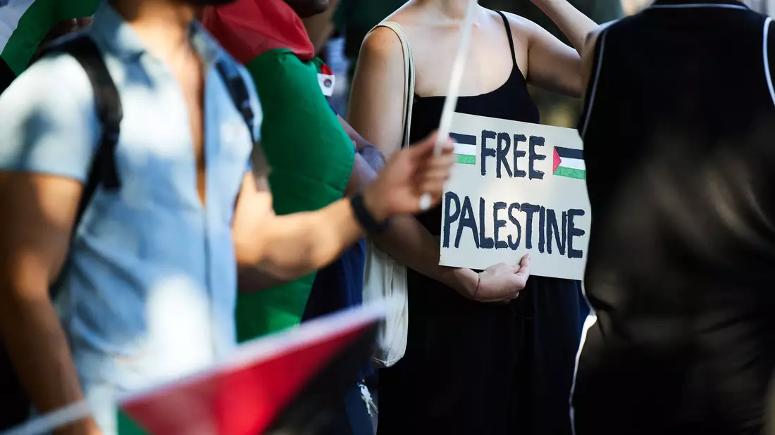 Im Kontext mit dem Gaza-Krieg gibt es in Berlin regelmäßig Demonstrationen. (Archivbild)   - Bild: Jörg Carstensen/dpa