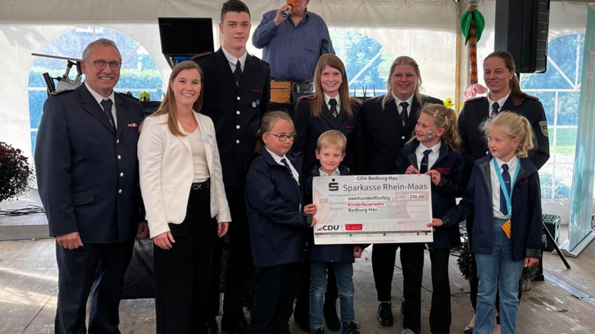 FW-KLE: CDU Gemeindeverband Bedburg-Hau unterstützt die Kinderfeuerwehr - Foto: presseportal.de