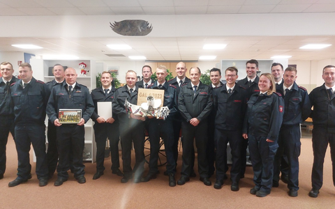 FW-AR: Drei neue hauptamtliche Brandmeister begrüßt - Foto: presseportal.de