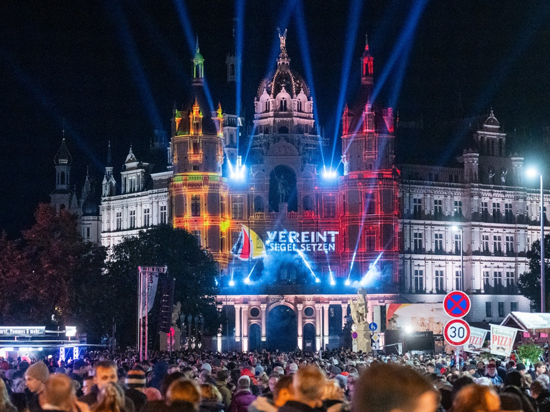 Kultur, Politik zum Anfassen und große Begeisterung: / Das war das Bürgerfest zum Tag der Deutschen Einheit 2024 in Schwerin - Foto: presseportal.de