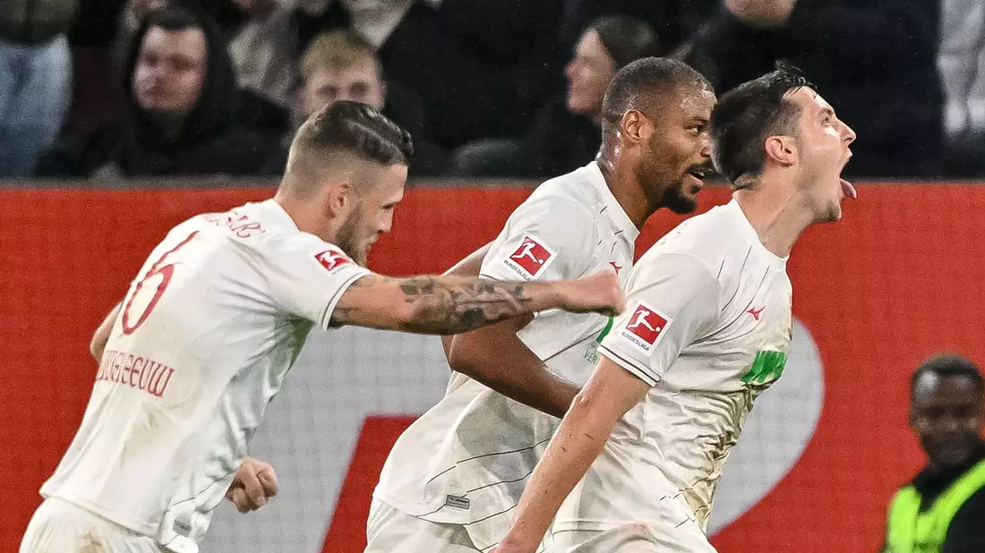 Kopfballstark: Tim Kleindienst (l). Mit dem Kopf traf er auch in Augsburg.   - Bild: Harry Langer/dpa