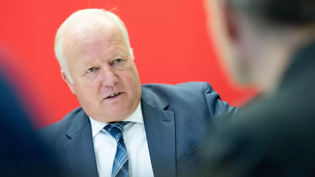 Der Bundeswahlbeauftragter für die Sozialversicherungswahlen, Peter Weiß, macht weitgehende Vorschläge. - Bild: Sebastian Gollnow/dpa