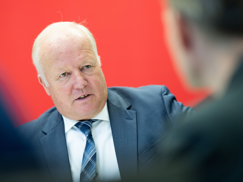 Der Bundeswahlbeauftragter für die Sozialversicherungswahlen, Peter Weiß, macht weitgehende Vorschläge. - Foto: Sebastian Gollnow/dpa