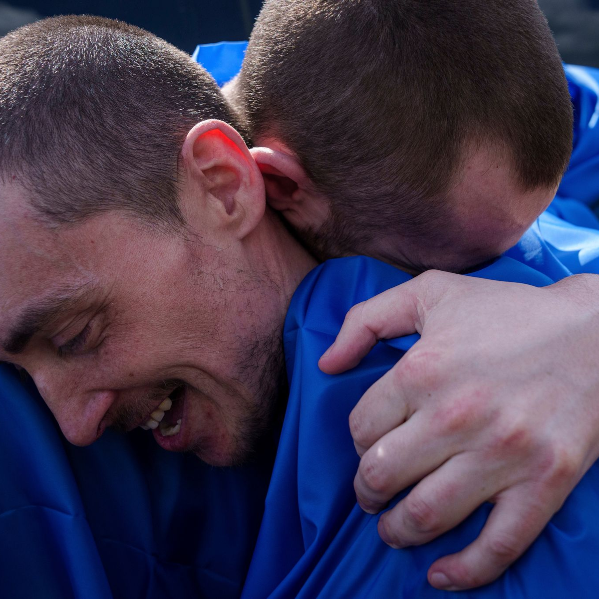 Die Ukraine und Russland haben schon mehrfach Kriegsgefangene ausgetauscht. (Archivbild) - Foto: Evgeniy Maloletka/AP/dpa