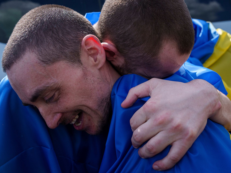 Russland und Ukraine tauschen erneut Gefangene aus. (Archivbild) - Foto: Evgeniy Maloletka/AP/dpa