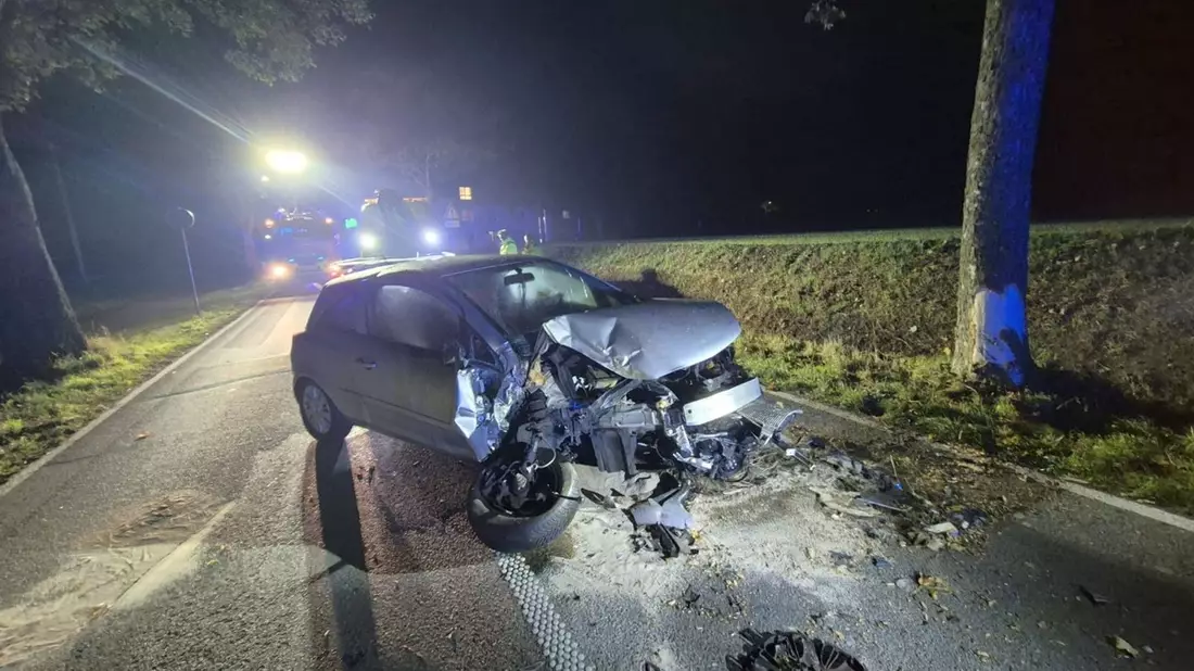 FW Sonsbeck: Auslaufende Betriebsmittel nach Verkehrsunfall - Bild: presseportal.de