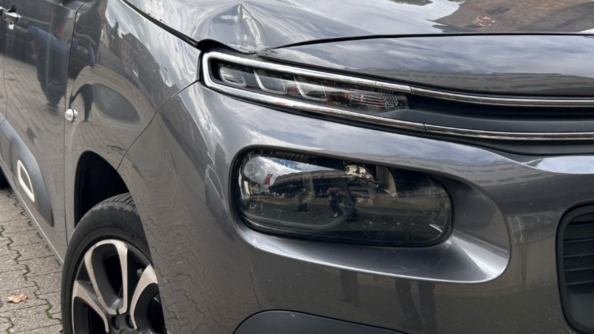 POL-PDLD: Unfallflucht Waldparkplatz der Burg Landeck - Foto: presseportal.de