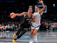 Leonie Fiebich (l) muss in den WNBA-Playoffs mit den New York Liberty in ein viertes Halbfinale gegen Las Vegas. - Foto: Corey Sipkin/AP/dpa